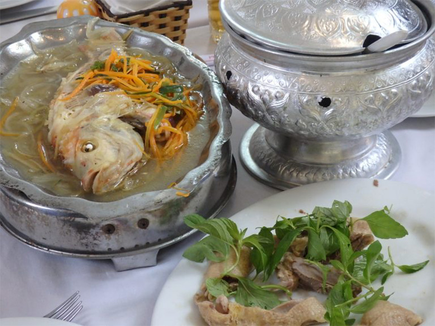 ベトナム料理 — 魚のスープ鍋