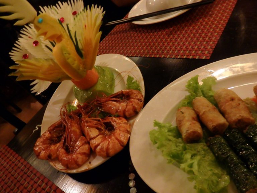 ベトナム料理 — エビと春巻き